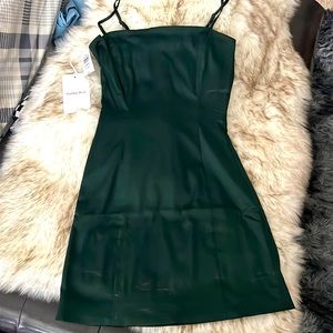 Aritzia Sunday Best Shimmer Dress deep Emerald green Size 00 fits size 2
